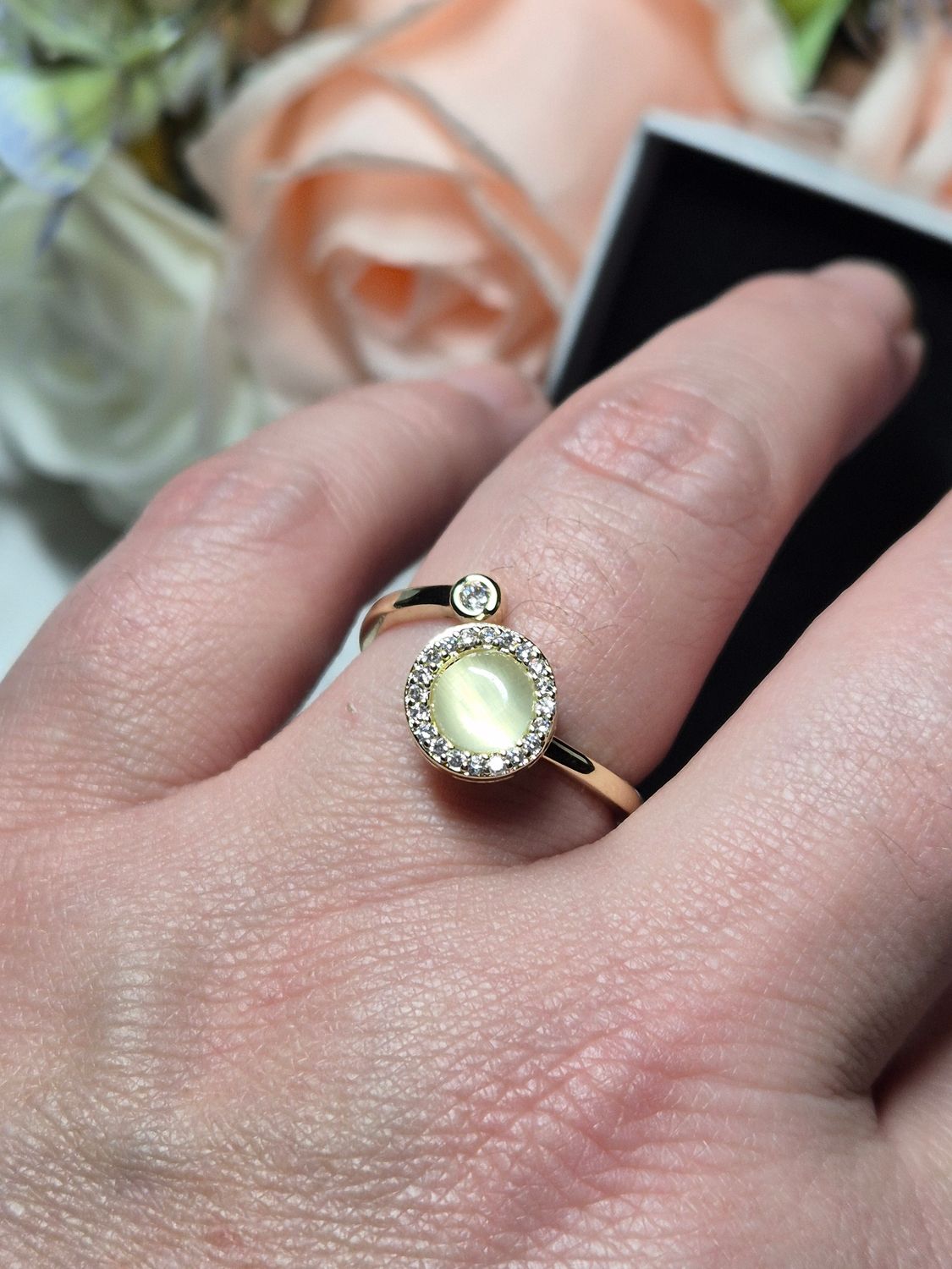 Ring shiny Moon