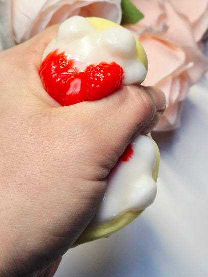 Taba Squishy Himbeer-Sahne-Torte