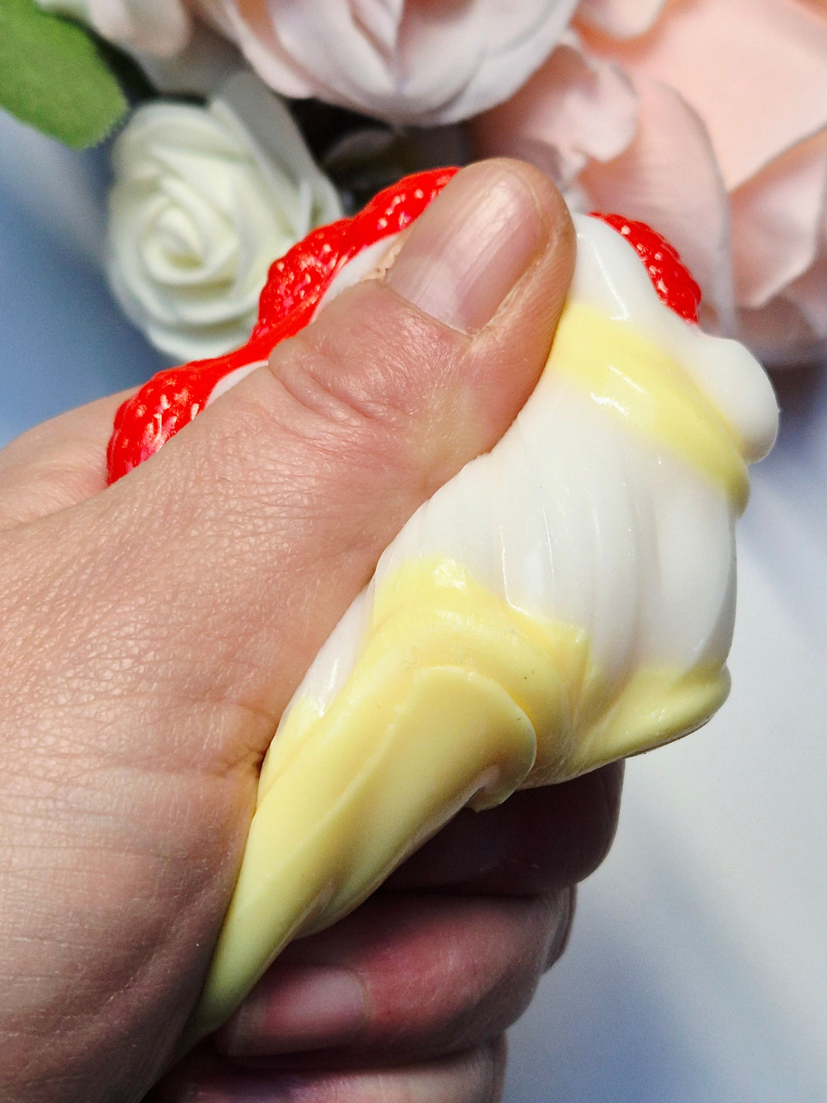 Taba Squishy Himbeer-Sahne-Torte