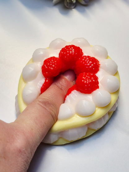 Taba Squishy Himbeer-Sahne-Torte