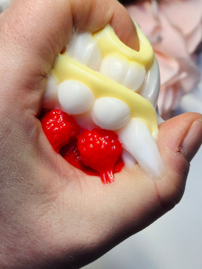 Taba Squishy Himbeer-Sahne-Torte